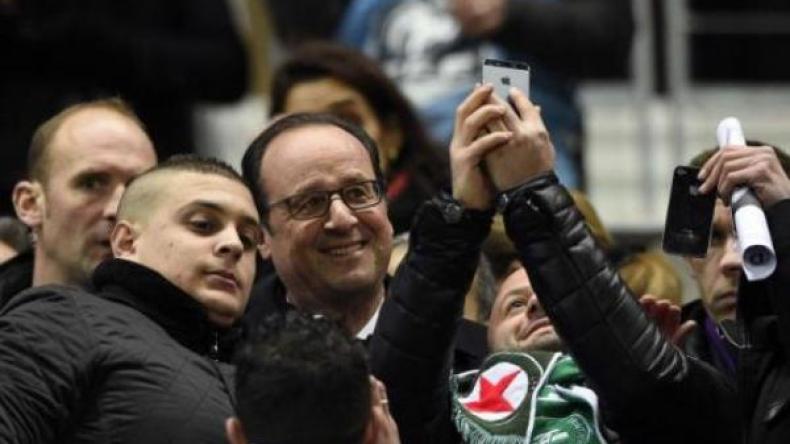 الرئيس الفرنسي يحضر مباراة في الكأس من أجل عهدة ثانية