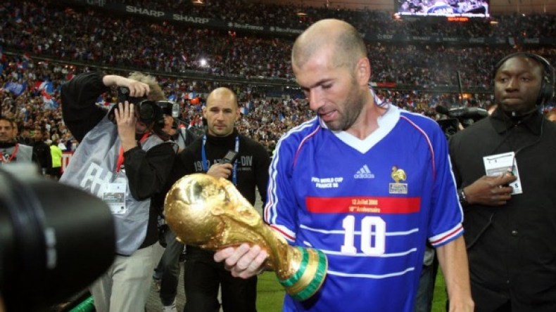 زيدان يبحث عن قميص نهائي مونديال 1998