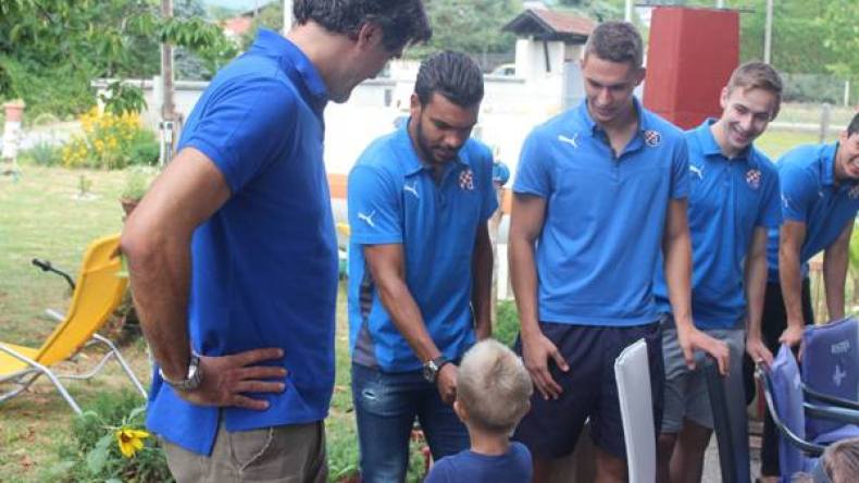 سوداني يتعاطف مع “بؤساء” كرواتيا