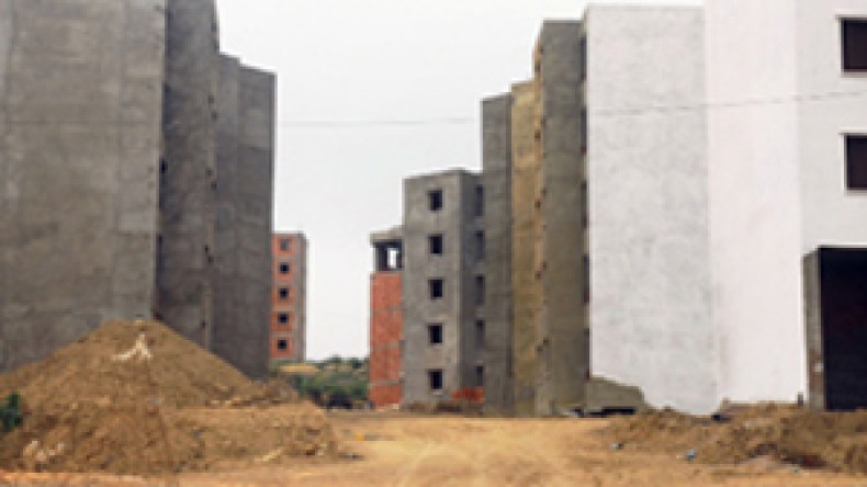 المدير الجهوي للجمارك بورڤلة يتلاعب في توزيع السكنات الوظيفية