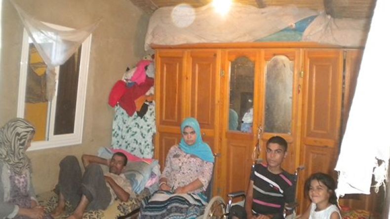 أسرة بعشرة أفراد نصفها معوق تتكفل بها 04 نسوة عاجزات