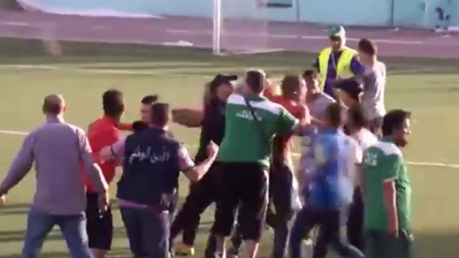 العنف‮ ‬يضرب مجددا الكرة الجزائرية من ملعب براكني