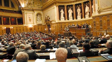 Le Sénat français réclame le rapatriement des corps des disparus français en Algérie