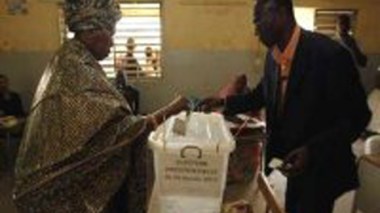 Des milliers de Sénégalais de France élisent leur président près de Paris