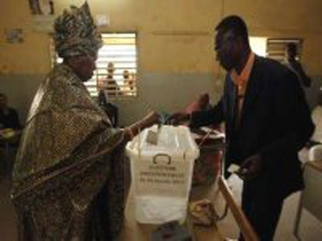 Des milliers de Sénégalais de France élisent leur président près de Paris