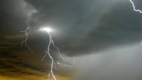 صاعقة رعدية تقتل شخصا وتصيب ابنته بحروق