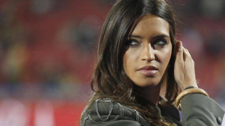 الإسبان يصفون صديقة كاسياس بـ “الإعلامية الغبية”!