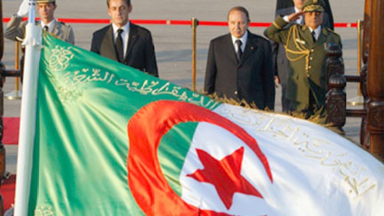 فرنسيون يشقون عصا الطاعة عن ساركوزي ويطالبون بالاعتذار للجزائر