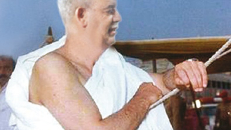 سعدان يستعد للمونديال بعمرة