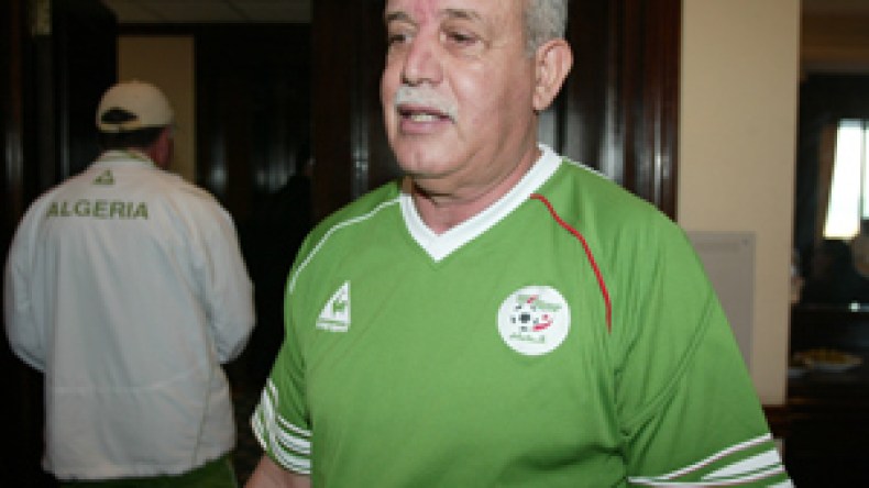 سعدان يعيد طرح تبعية “الخضر” إلى فرنسا على السطح مجددا