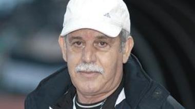 Algerian national football coach calls on the fans to be patient with Mehdi Lahcen