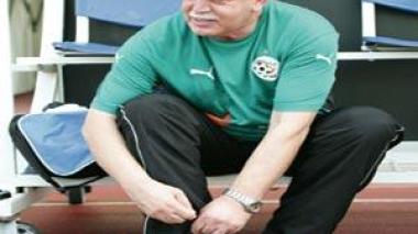 Algerian head coach calls on a Swiss expert ahead of the World Cup.