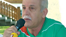 سعدان يبكي مغني .. والشارع تحت الصدمة