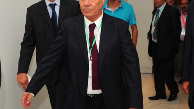 المكتب السياسي للأفلان يثمن قرار دعم العهدة الرابعة