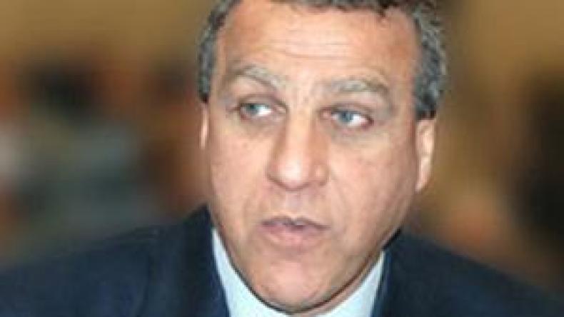 رئيس الإتحاد المصري ينتقد حسن صقر