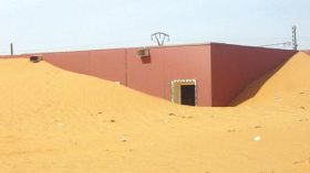 الرمال تدفن قرى كاملة بالصحراء