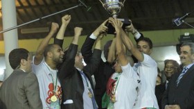 أجواء غير عادية بغرف حفظ الملابس..بابوش يصنع الحدث وحناشي على كل لسان