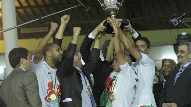 أجواء غير عادية بغرف حفظ الملابس..بابوش يصنع الحدث وحناشي على كل لسان