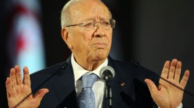 غضب في تونس بعد تكريم سفارة الجزائر للباجي قايد السبسي