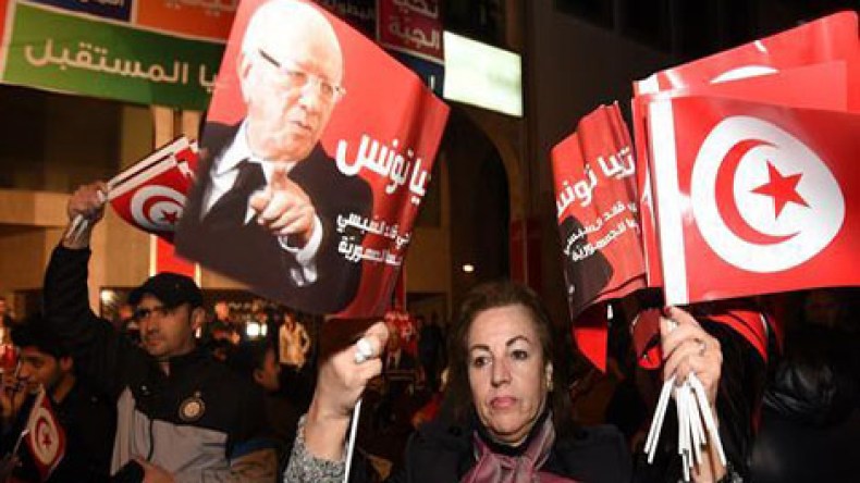 حملة السبسي تعلن فوزه.. والمرزوقي يعترض