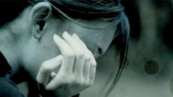 راحة النفوس: سئمت من زوجي الذي لا يهمه مني سوى راتبي