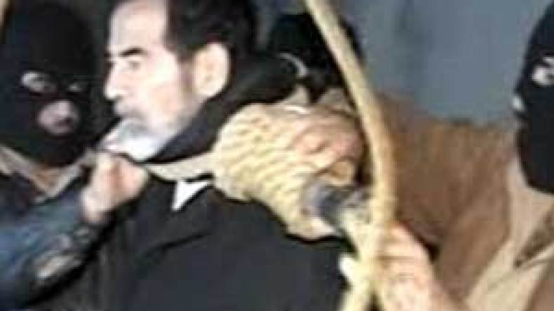 قاض عراقي: خشينا من هروب صدام فعجلنا بإعدامه يوم العيد