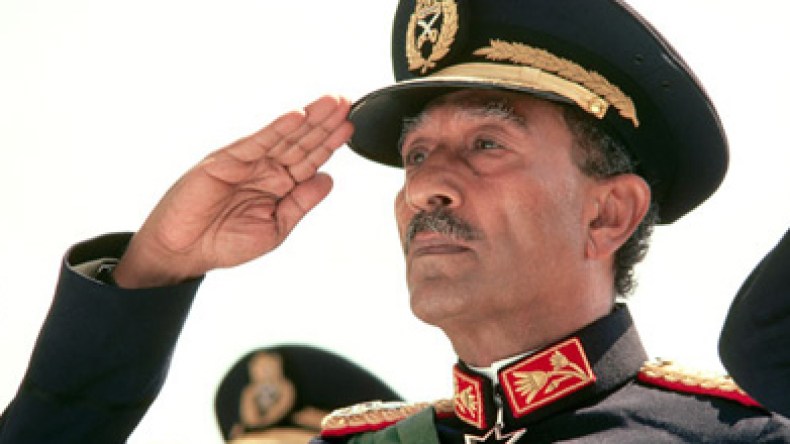 تفاصيل مثيرة عن تورط مبارك في اغتيال السادات