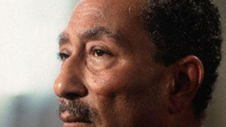 هجوم إعلامي مصري غير مسبوق على منتجي الفيلم الذي وصف السادات بالخيانة والعمالة