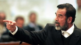 صدام حسين يفجر أزمة دبلوماسية بين العراق والجزائر