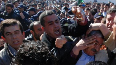 Les jeunes de Diar Echems empêchent Saïd Sadi de marcher à El Madania
