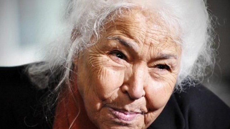 “رأيتُ هيلاري كلينتون توزع دولارات في ميدان التحرير”