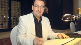 الخطاط الجزائري محمد صفرباتي ثالث فائز في معرض دبي الرمضاني