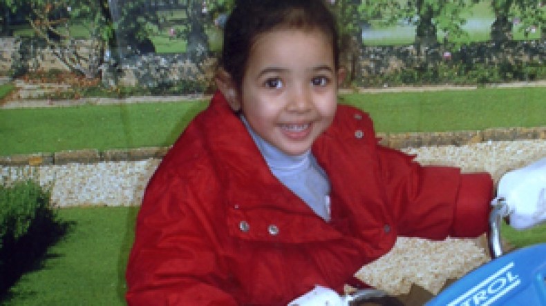 “حفيدتي ابنة مليار ونصف مليار مسلم هرّبتها خوفا من تنصيرها”