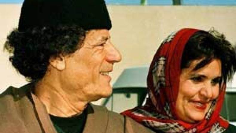 جنازة سرية للقذافي وأرملته تطلب التحقيق في مقتله
