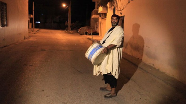 “بوطبيلة” الصوت الذي كان يشق سكون السحور