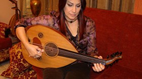 الفنانة العراقية سحر طه تغني للشاعر الجزائري بلول محجوب