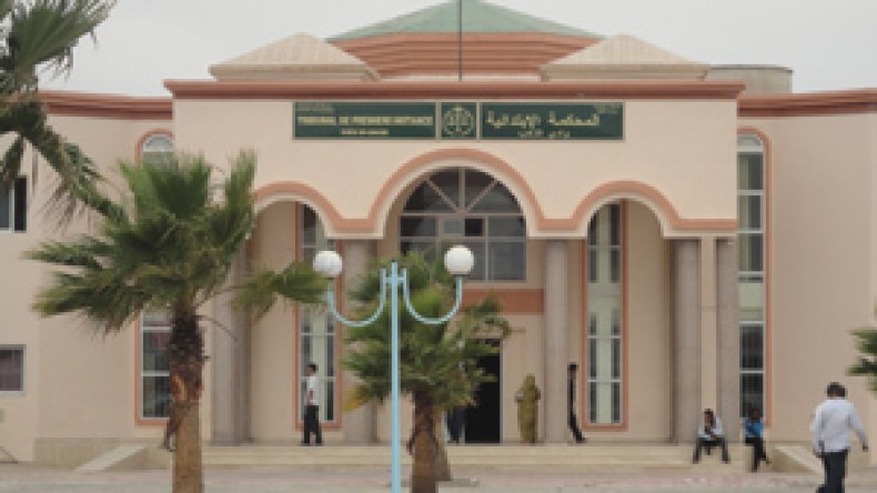 المغاربة‭ ‬يدفعون‭ ‬المال‭ ‬للأطفال‭ ‬الصحراويين‭ ‬من‭ ‬أجل‭ ‬حمل‭ ‬الأعلام‭ ‬المغربية