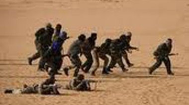 Sahara : arrestation de contrebandiers et récupération d’armes