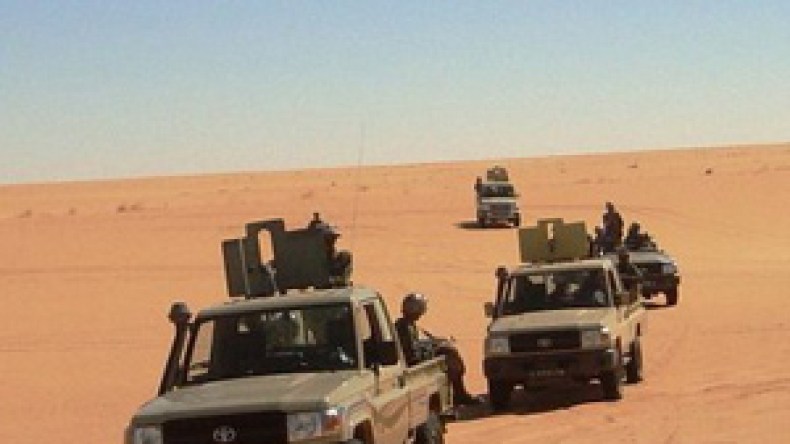 الجيش  الموريتاني  يطارد  مشبوهين  على  الحدود  ويعتقل  جزائريين  ونيجيري