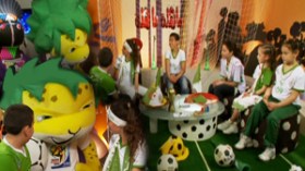 أطفال برنامج “ساهلة ماهلة” يناصرون الخضر بالدمية الرسمية للمونديال