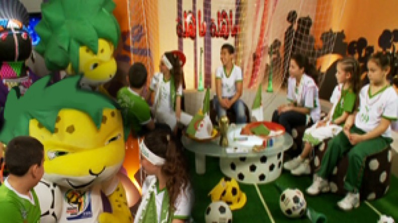 أطفال برنامج “ساهلة ماهلة” يناصرون الخضر بالدمية الرسمية للمونديال