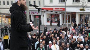 من للشباب المتدين؟