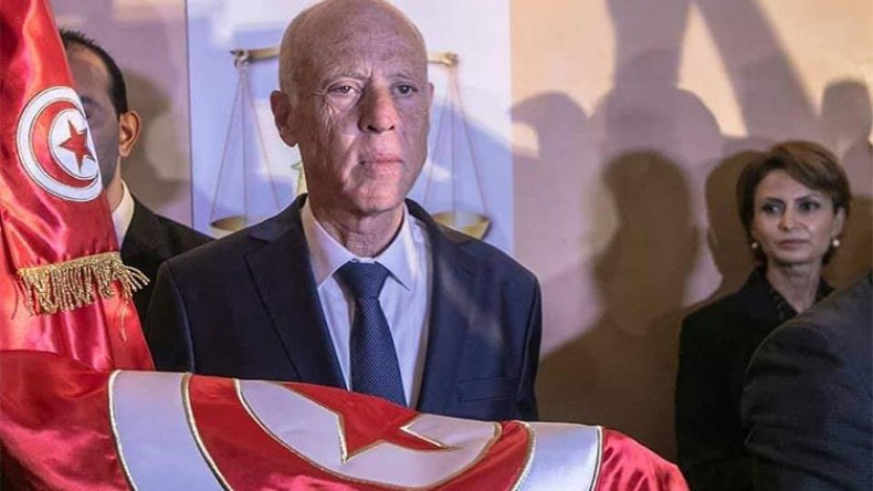 التونسيون يتوجون “السيد النظيف” رئيسا