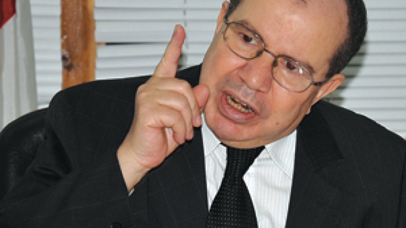 خلية أزمة بوزارة الصحة وإجراءات استعجالية لتأمين المطارات والموانئ