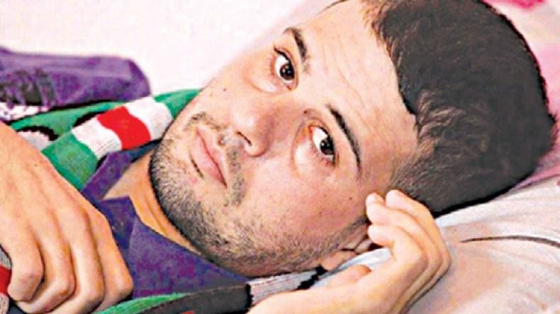 الوزير بوضياف يعد بالتكفل بقضية الشاب “سعيد” لنقله من اجل العلاج