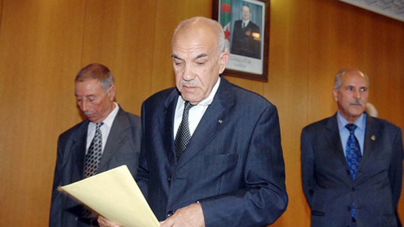 عبادو: أطراف مازالت تسعى إلى تقديم يد العون إلى فرنسا الاستعمارية