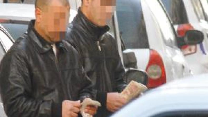 السوق الموازية للعملة الصعبة تستأنف نشاطها رغم الحصار الأمني