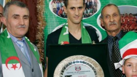 صايفي يكرم كرمز للأبطال بمسقط رأسه بباب الزوار