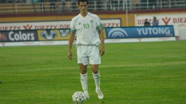 Rafik Saifi à Echorouk : « Les Verts ont toujours su sortir la tête de l'eau »