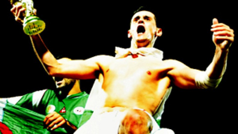 صايفي يجمع أنصار المولودية والحراش في بيته